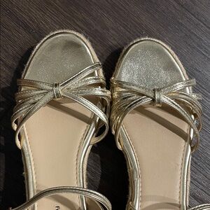 Elegant Gold Strappy Women's Sandals- Like New. 7.5 Chinese Laundry